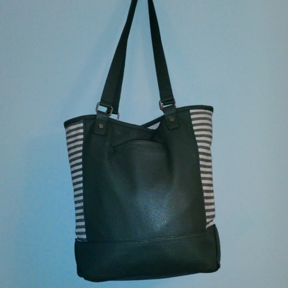 Purse ( No Name) - Picture 1 of 4